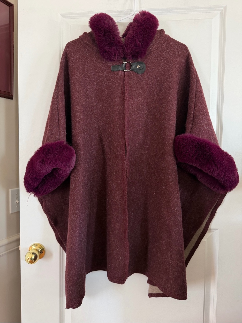 Plum Faux Fur Trim Hooded Cape Coat Poncho One Size 100% Acrylic